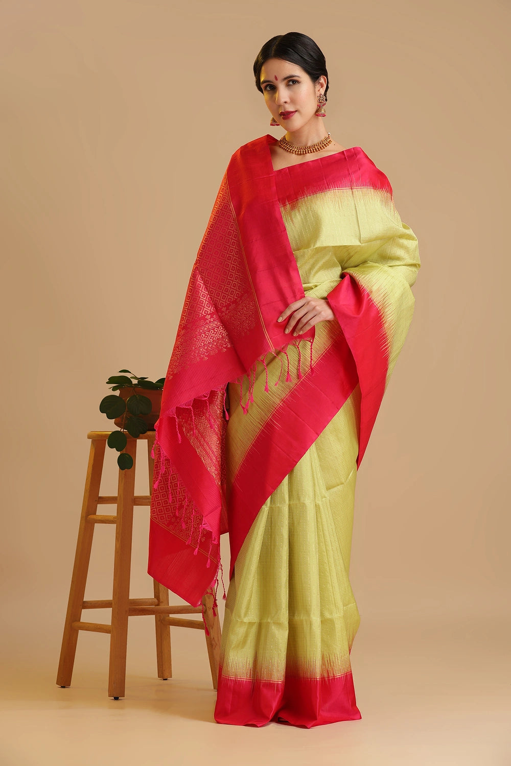 Shimmery White & Pink Aura Kodiyala Pure Silk Saree
