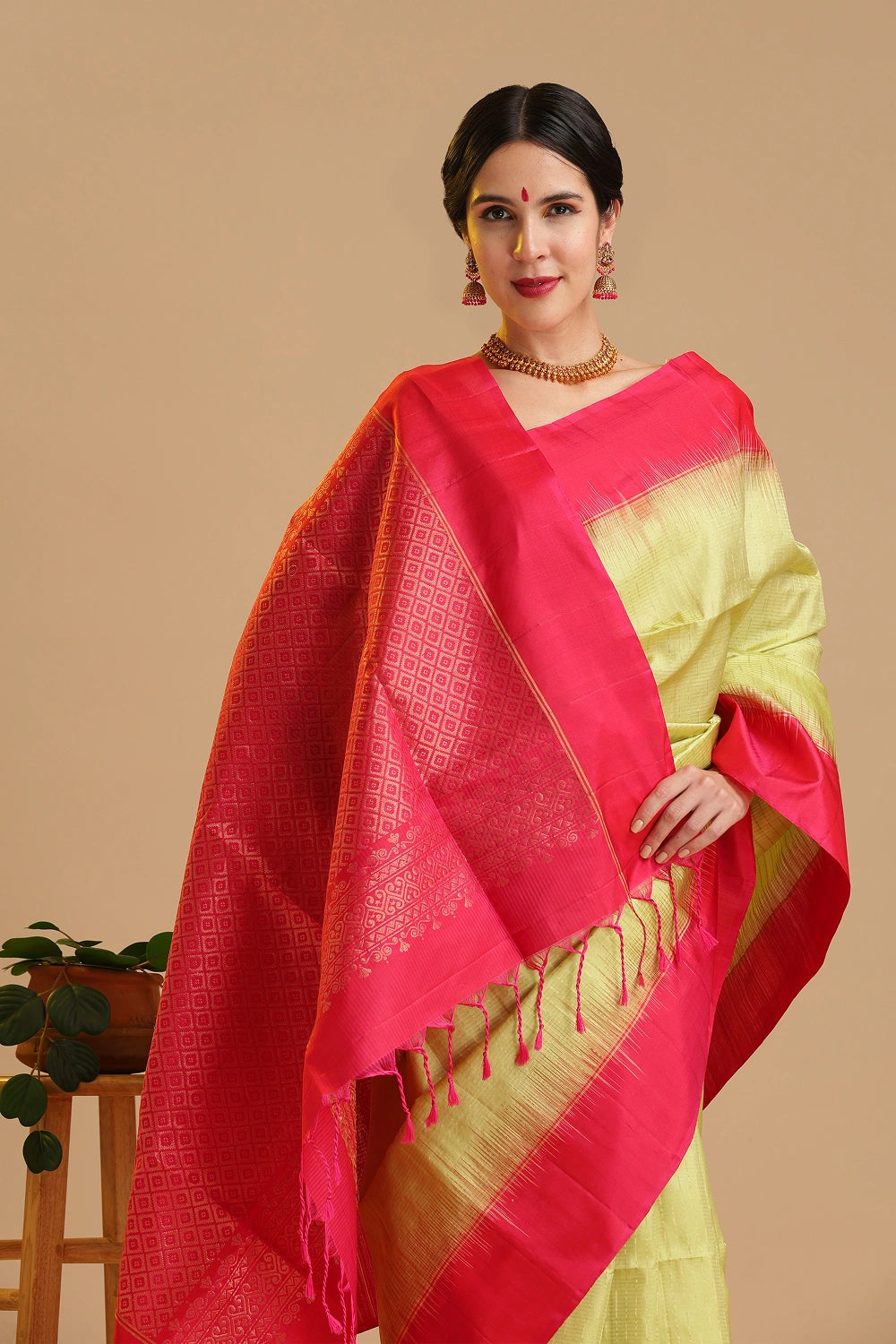Shimmery White & Pink Aura Kodiyala Pure Silk Saree