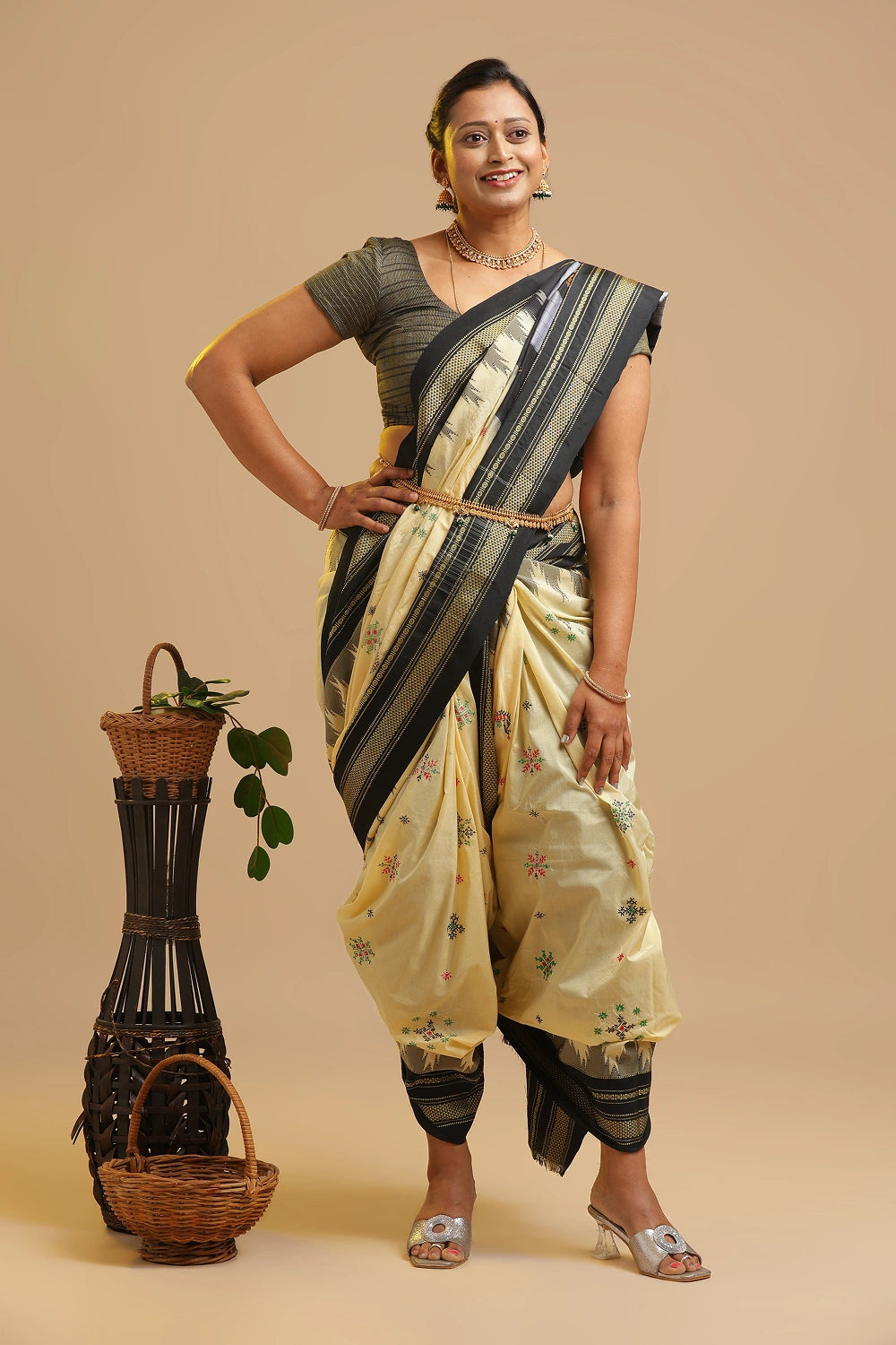 Off White with Black Border Ilkal Saree with Tope Teni Pallu & Kasuti Embroidery – in Cotton Silk