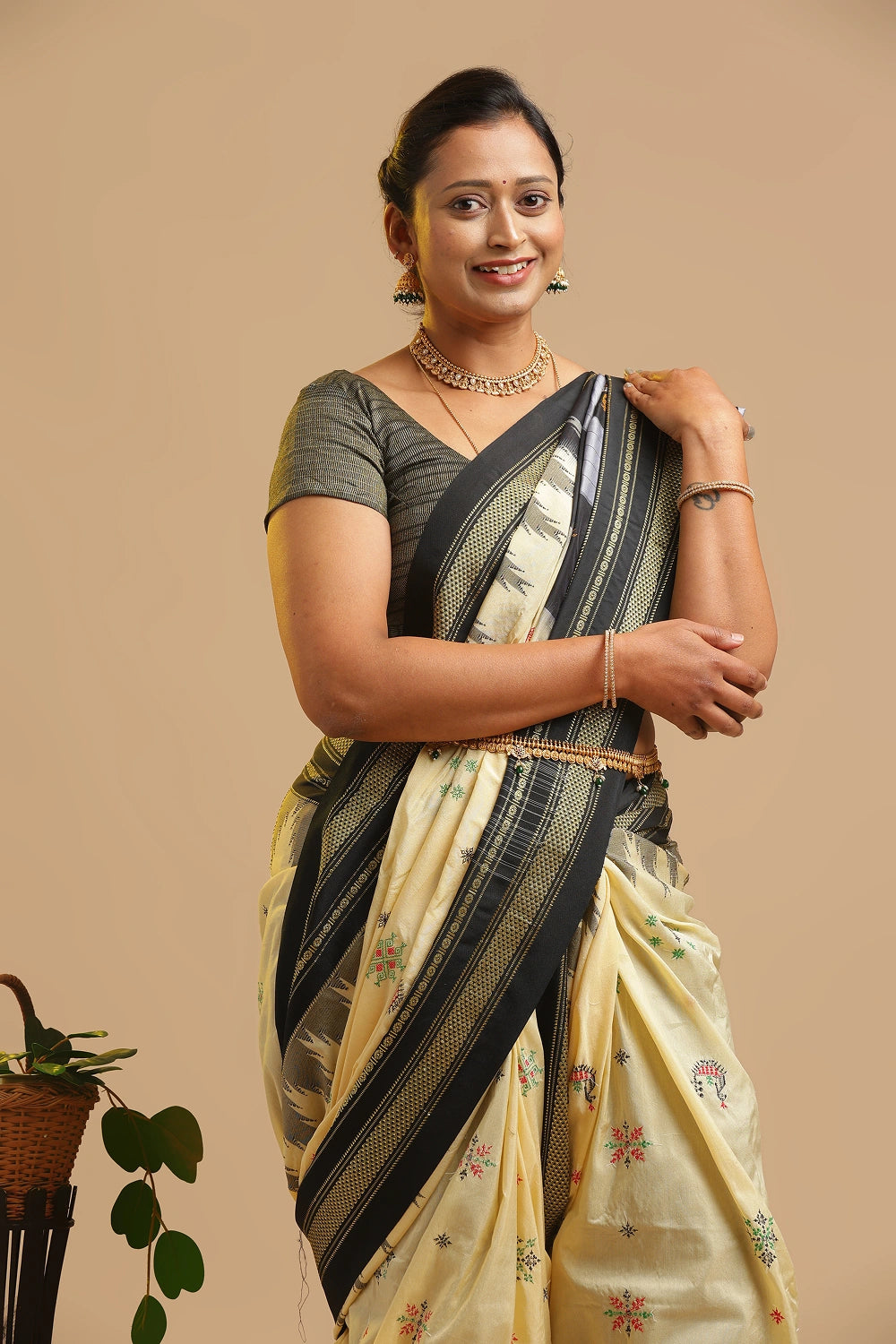 Off White with Black Border Ilkal Saree with Tope Teni Pallu & Kasuti Embroidery – in Cotton Silk
