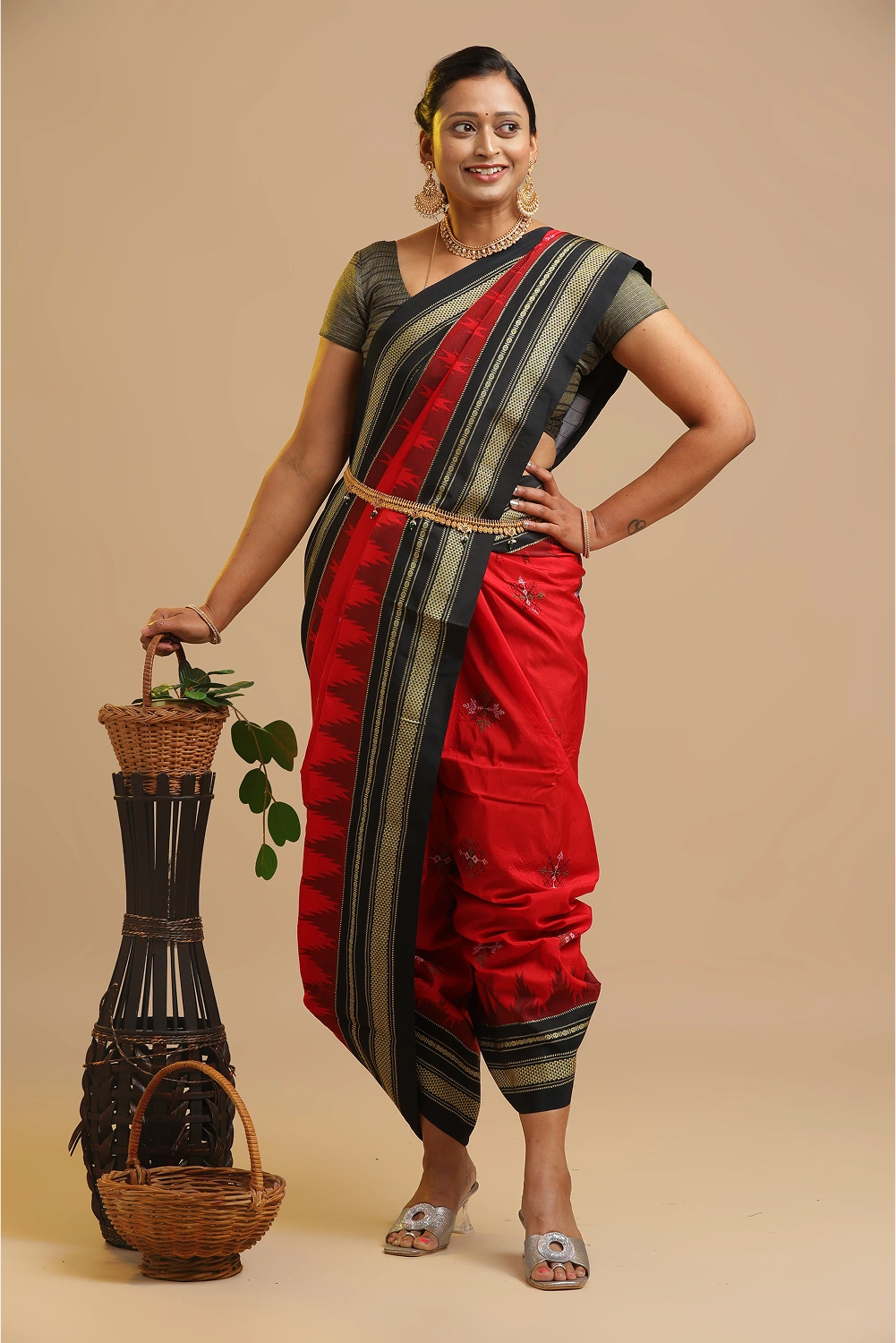 Red Ilkal Saree with Tope Teni Pallu & Kasuti Embroidery – in Cotton Silk