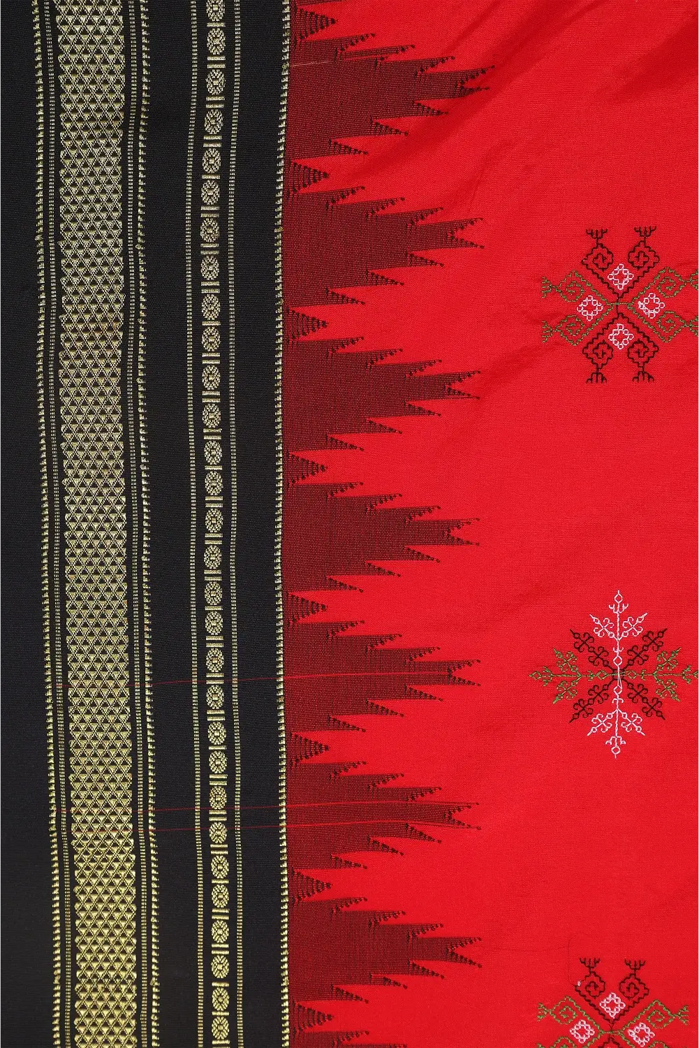 Red Ilkal Saree with Tope Teni Pallu & Kasuti Embroidery – in Cotton Silk