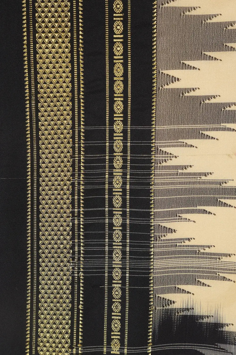 Off White with Black Border Ilkal Saree with Tope Teni Pallu & Kasuti Embroidery – in Cotton Silk