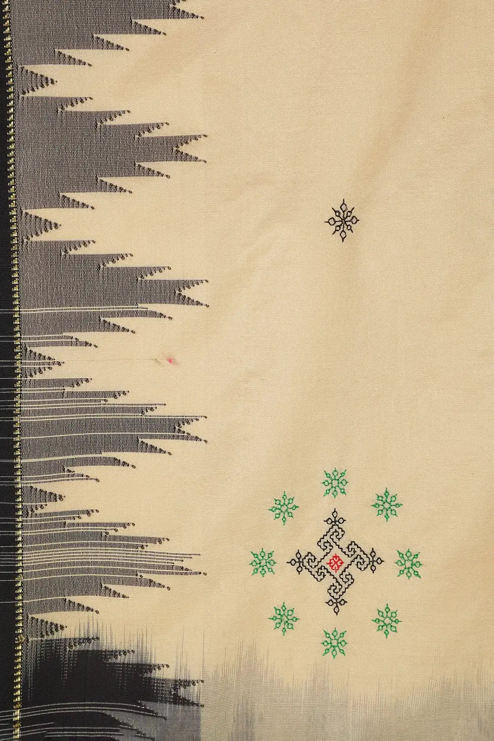 Off White with Black Border Ilkal Saree with Tope Teni Pallu & Kasuti Embroidery – in Cotton Silk
