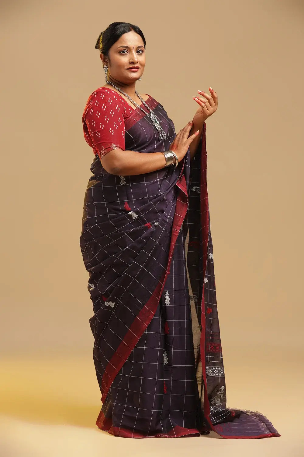 Midnight Aura – White Check, Red & Black Gollabhama Cotton Saree