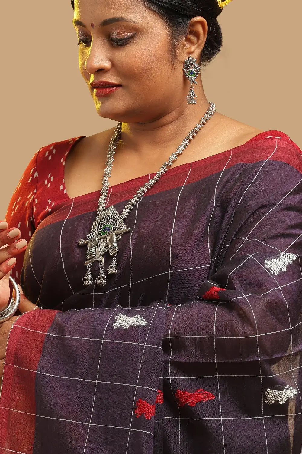 Midnight Aura – White Check, Red & Black Gollabhama Cotton Saree