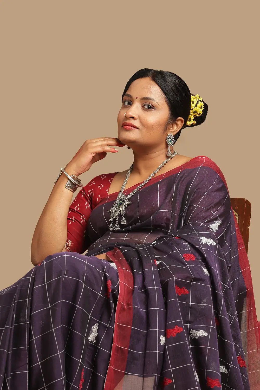 Midnight Aura – White Check, Red & Black Gollabhama Cotton Saree