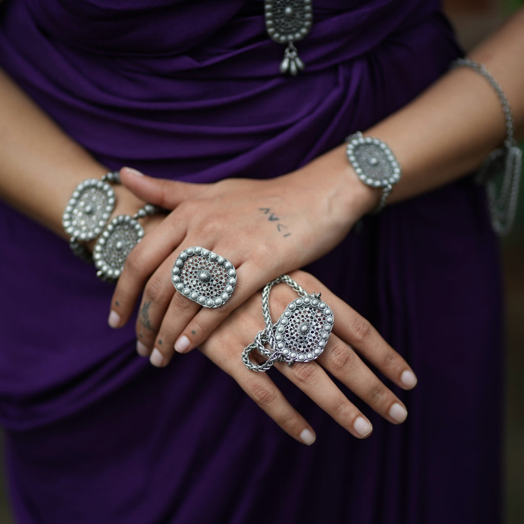 Jalakriti Chain Ring