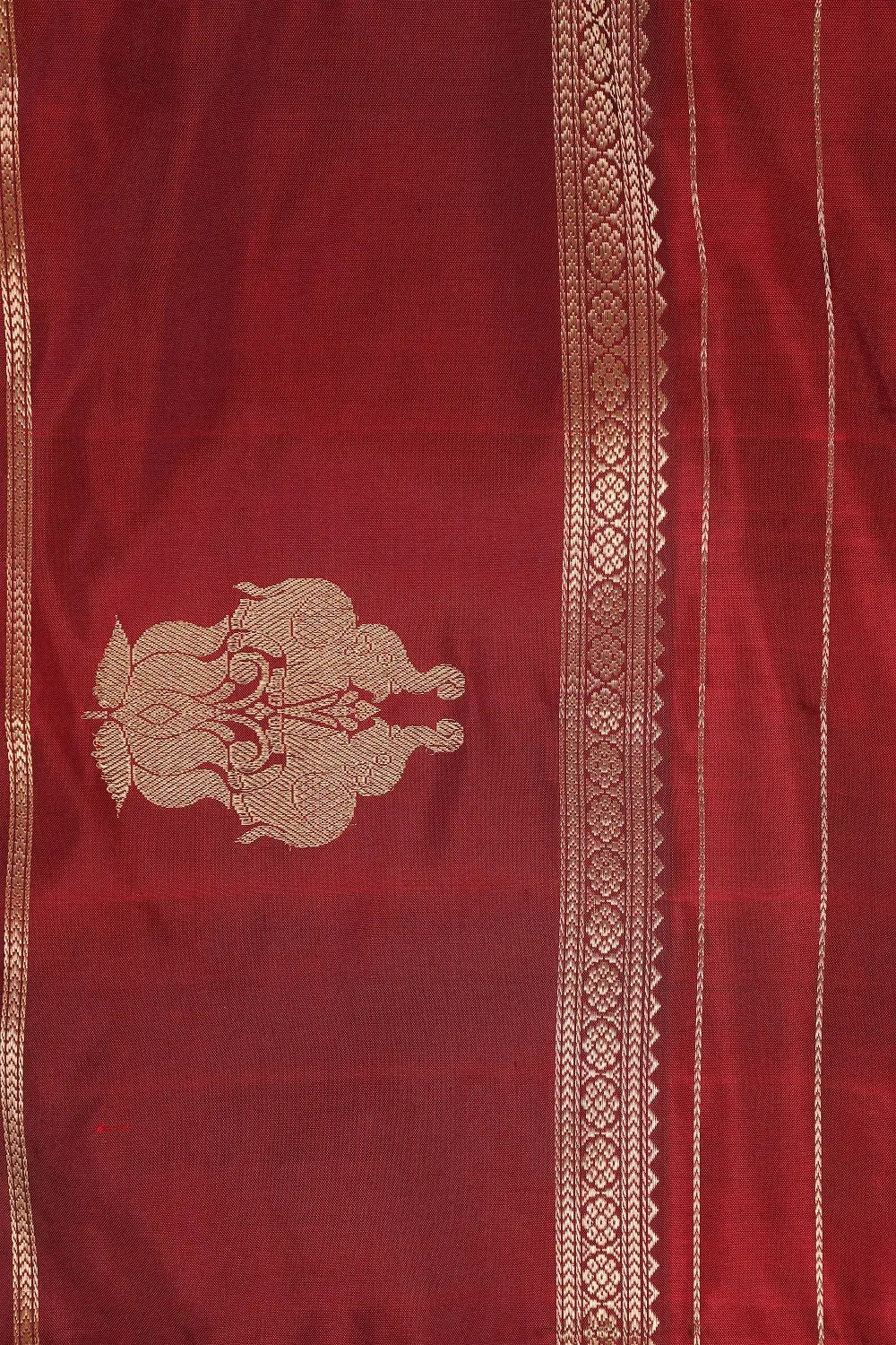 Close-up view of the Veldhari border featuring majestic woven elephant motifs in real gold zari