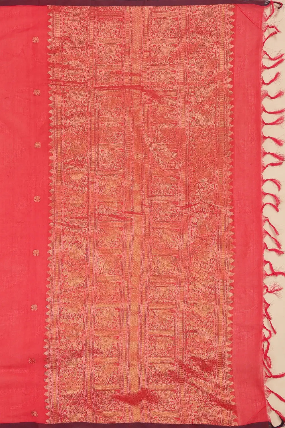 Detailed view of the traditional pit loom weave and gold zari border details